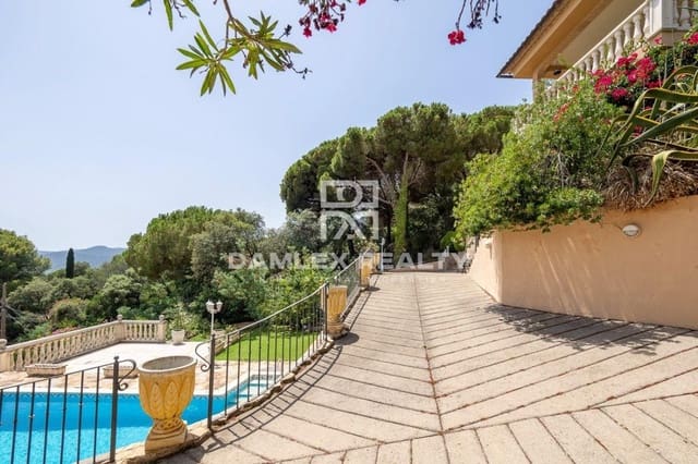 4 Zimmer Villa zu verkaufen in Santa Cristina d'Aro mit Pool - 630.000 € (Ref: 7683586)