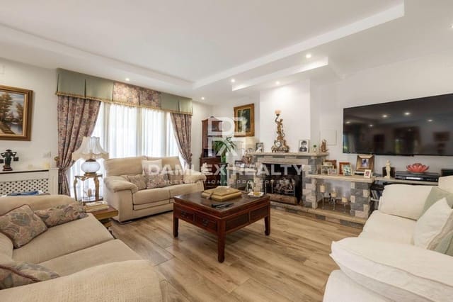 Chalet de 5 habitaciones en Lloret de Mar en venta con piscina garaje - 860.000 € (Ref: 7776933)