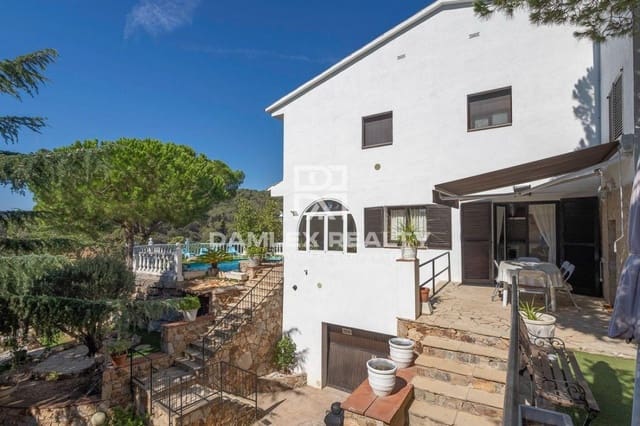 Chalet de 5 habitaciones en Lloret de Mar en venta con piscina garaje - 860.000 € (Ref: 7776933)