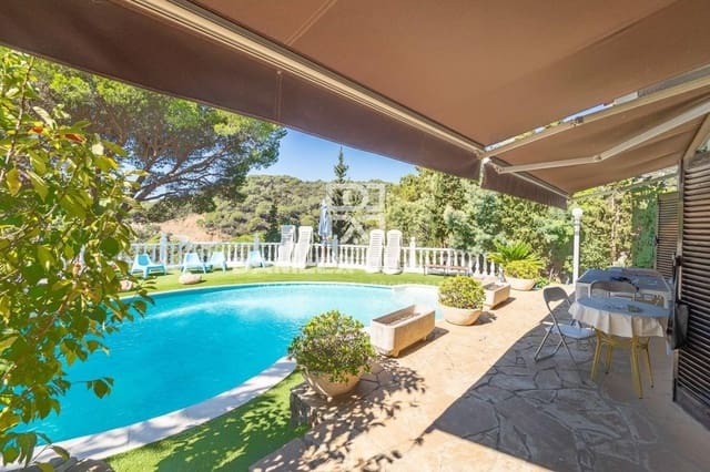 Chalet de 5 habitaciones en Lloret de Mar en venta con piscina garaje - 860.000 € (Ref: 7776933)