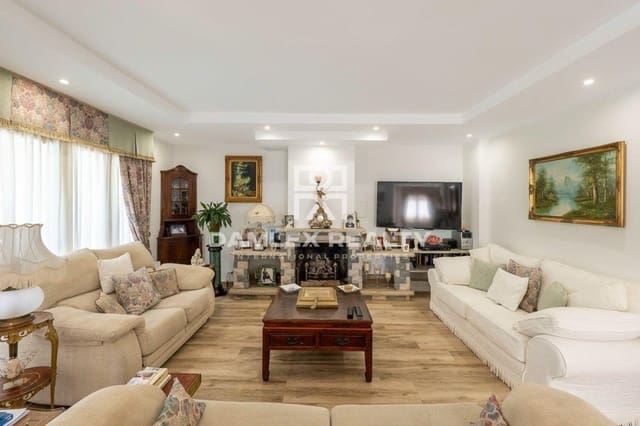 Chalet de 5 habitaciones en Lloret de Mar en venta con piscina garaje - 860.000 € (Ref: 7776933)