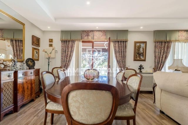 Chalet de 5 habitaciones en Lloret de Mar en venta con piscina garaje - 860.000 € (Ref: 7776933)