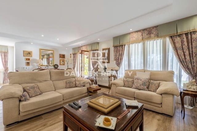 Chalet de 5 habitaciones en Lloret de Mar en venta con piscina garaje - 860.000 € (Ref: 7776933)