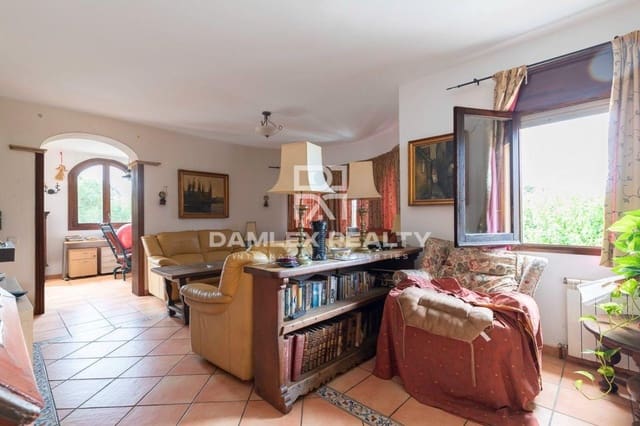 4 Zimmer Villa zu verkaufen in Santa Cristina d'Aro mit Pool - 489.000 € (Ref: 7793801)