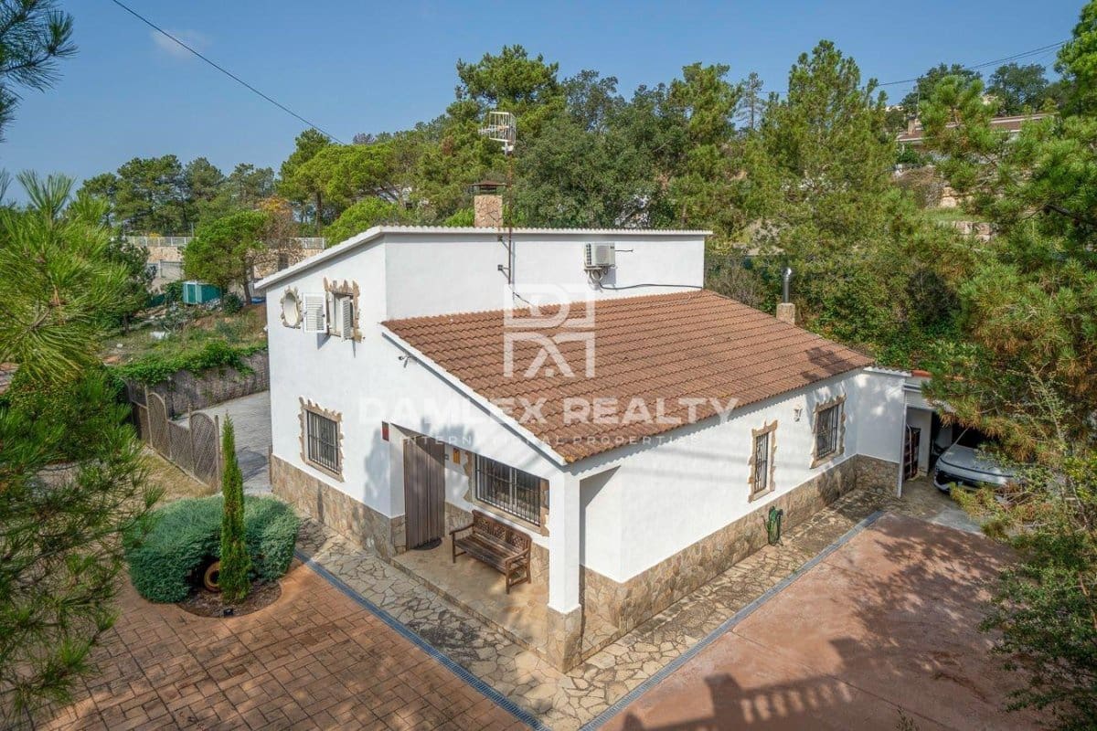 5 bedroom Villa for sale in Lloret de Mar with pool garage € 285,000