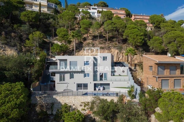 5 slaapkamer Villa te koop in Lloret de Mar met zwembad garage - € 1.230.000 (Ref: 7850626)