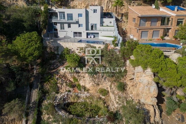 5 slaapkamer Villa te koop in Lloret de Mar met zwembad garage - € 1.230.000 (Ref: 7850626)