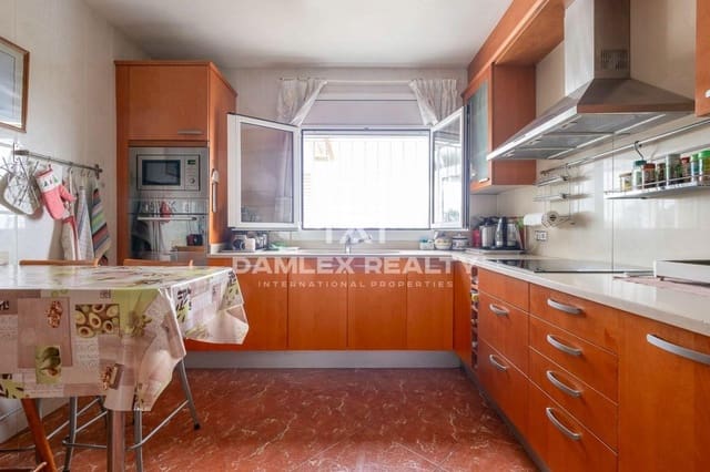 5 chambre Villa/Maison à vendre à Lloret de Mar avec piscine garage - 485 000 € (Ref: 7869607)