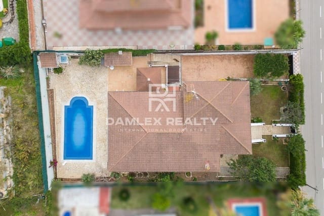 5 chambre Villa/Maison à vendre à Lloret de Mar avec piscine garage - 485 000 € (Ref: 7869607)