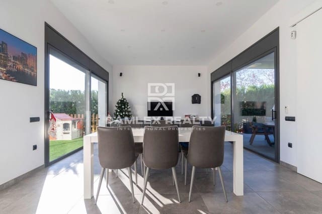 3 bedroom Villa for sale in Platja d'Aro, Castell-Platja d'Aro - € 1,000,000 (Ref: 7988088)