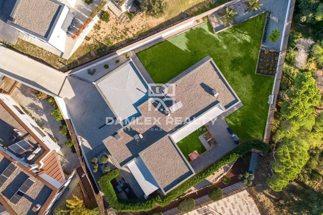 3 bedroom Villa for sale in Platja d'Aro, Castell-Platja d'Aro - € 1,000,000 (Ref: 7988088)