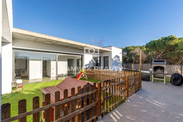 3 bedroom Villa for sale in Platja d'Aro, Castell-Platja d'Aro - € 1,000,000 (Ref: 7988088)