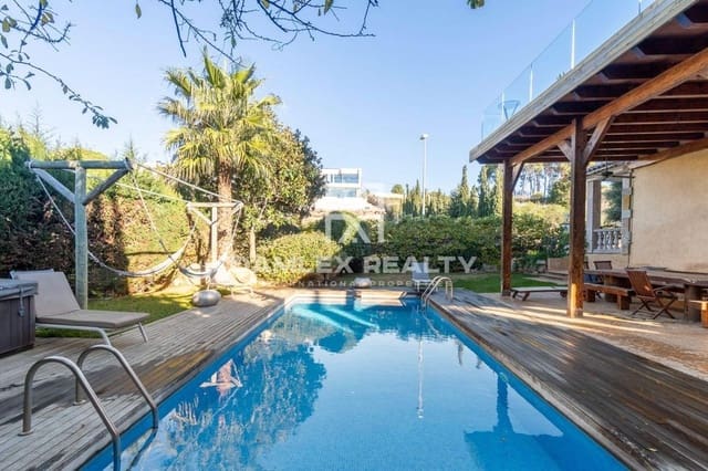 4 slaapkamer Villa te koop in Lloret de Mar met zwembad garage - € 1.950.000 (Ref: 8010321)