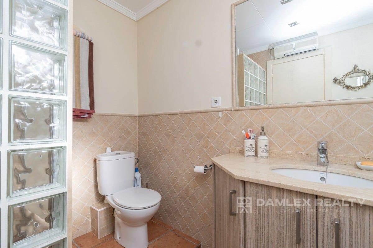 4 slaapkamer Villa te koop in Lloret de Mar met garage - € 320.000 (Ref: 8044233)