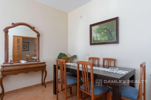 4 slaapkamer Villa te koop in Lloret de Mar met garage - € 320.000 (Ref: 8044233)