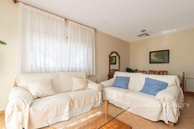 4 slaapkamer Villa te koop in Lloret de Mar met garage - € 320.000 (Ref: 8044233)