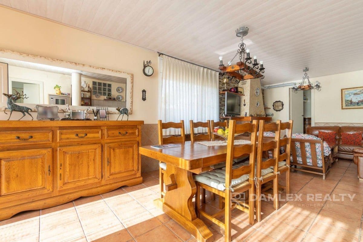 4 slaapkamer Villa te koop in Lloret de Mar met garage - € 320.000 (Ref: 8044233)