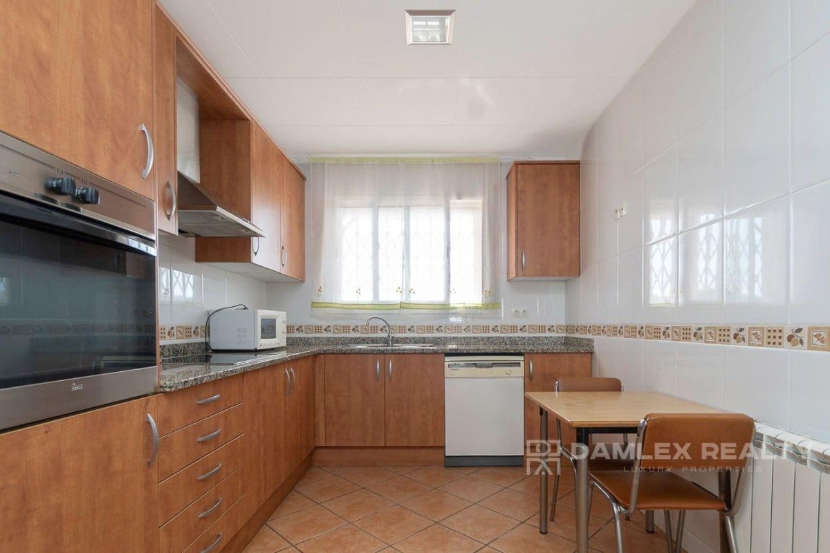 4 slaapkamer Villa te koop in Lloret de Mar met garage - € 320.000 (Ref: 8044233)