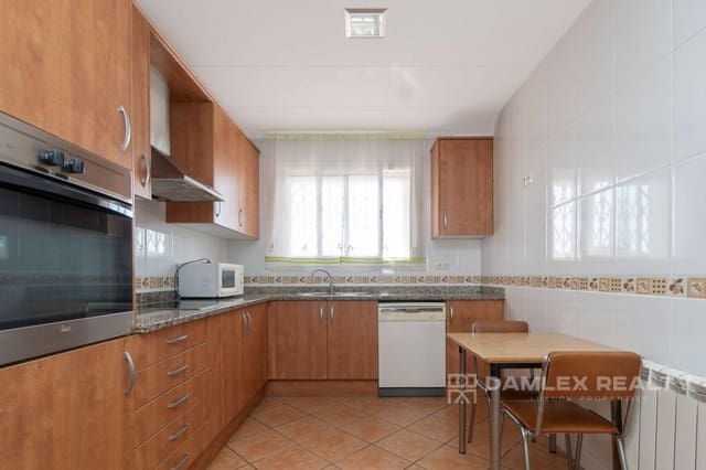 4 slaapkamer Villa te koop in Lloret de Mar met garage - € 320.000 (Ref: 8044233)