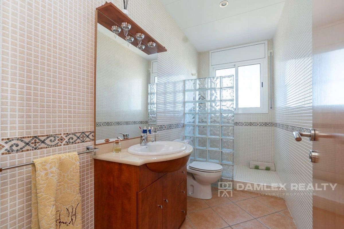 4 slaapkamer Villa te koop in Lloret de Mar met garage - € 320.000 (Ref: 8044233)