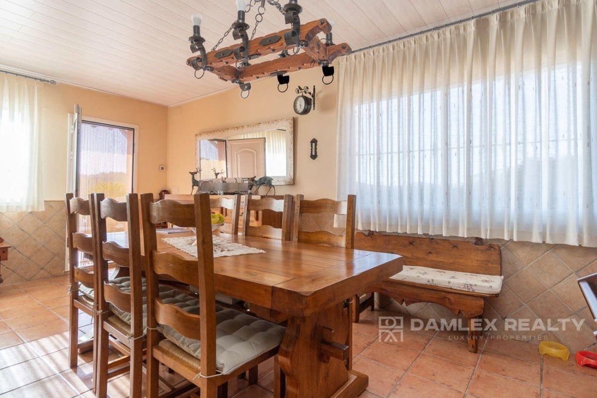 4 slaapkamer Villa te koop in Lloret de Mar met garage - € 320.000 (Ref: 8044233)