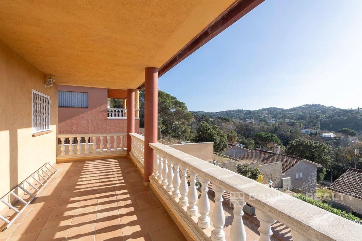4 slaapkamer Villa te koop in Lloret de Mar met garage - € 320.000 (Ref: 8044233)