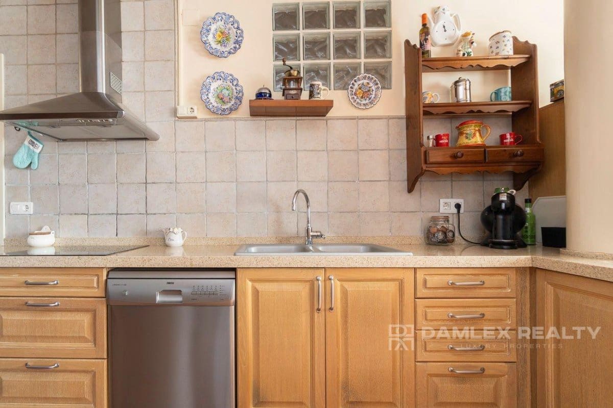 4 slaapkamer Villa te koop in Lloret de Mar met garage - € 320.000 (Ref: 8044233)