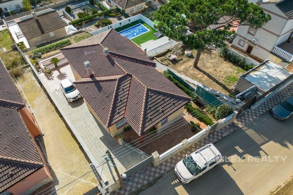 4 slaapkamer Villa te koop in Lloret de Mar met garage - € 320.000 (Ref: 8044233)