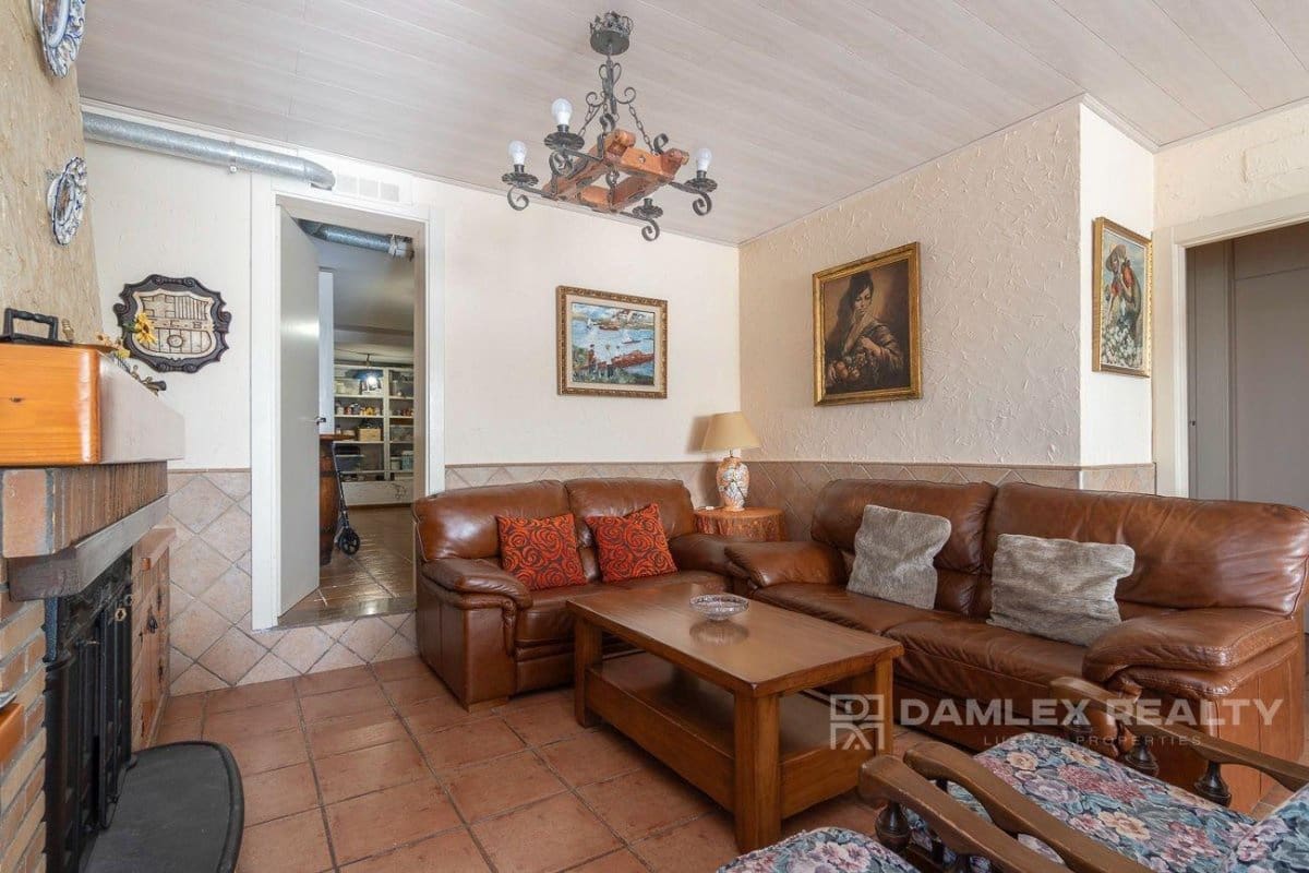 4 slaapkamer Villa te koop in Lloret de Mar met garage - € 320.000 (Ref: 8044233)