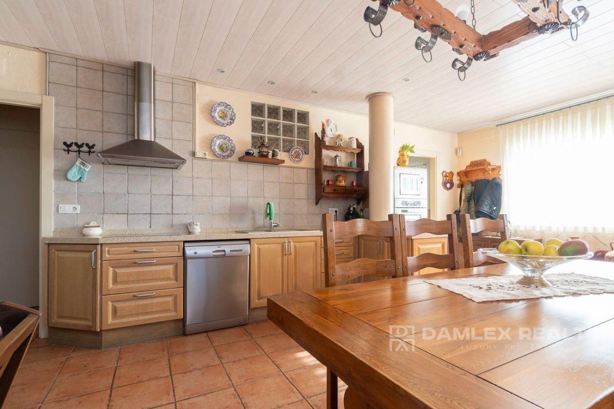 4 slaapkamer Villa te koop in Lloret de Mar met garage - € 320.000 (Ref: 8044233)