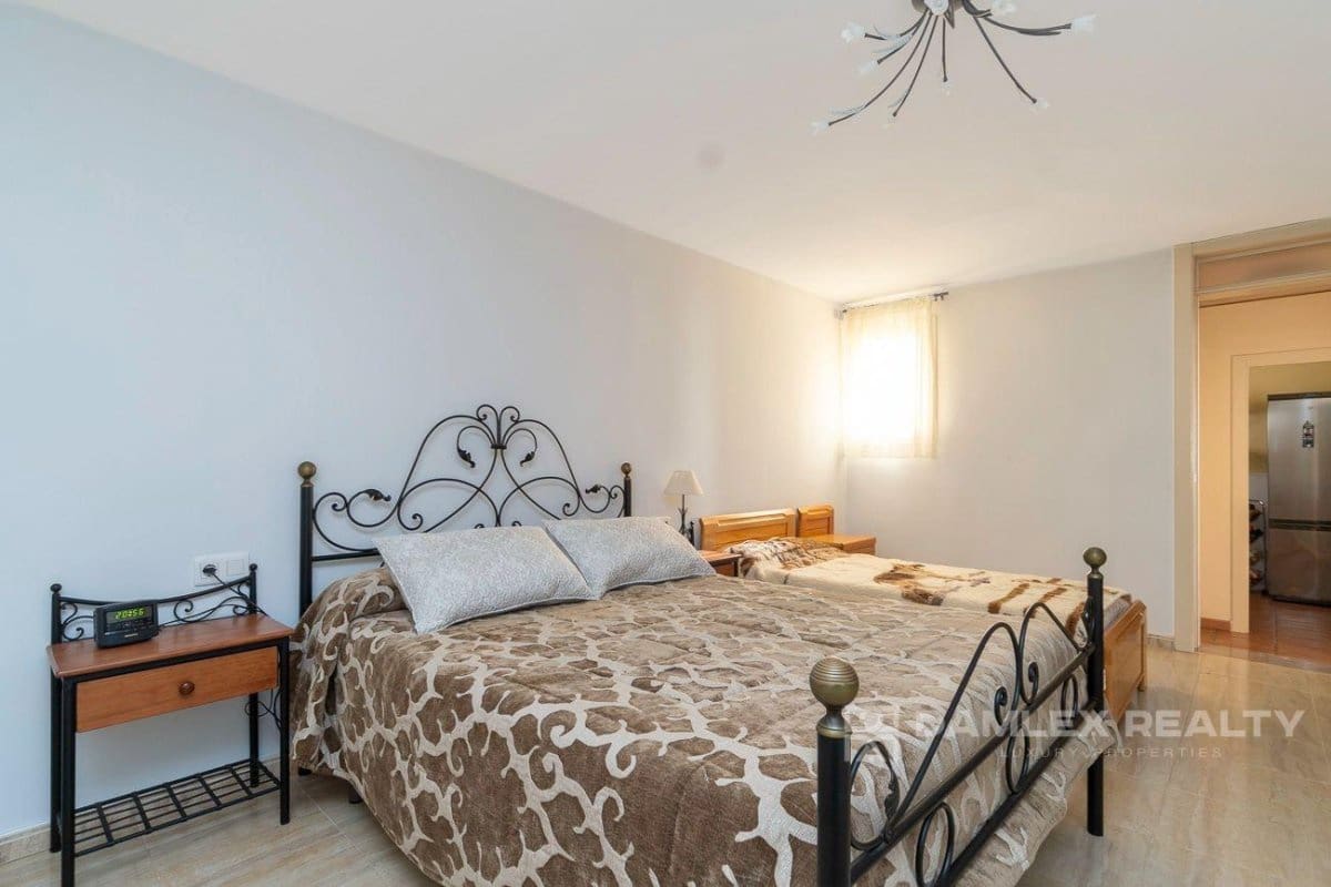 4 slaapkamer Villa te koop in Lloret de Mar met garage - € 320.000 (Ref: 8044233)