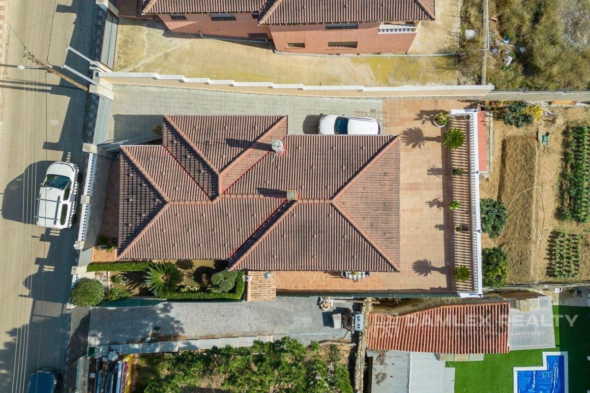 4 slaapkamer Villa te koop in Lloret de Mar met garage - € 320.000 (Ref: 8044233)