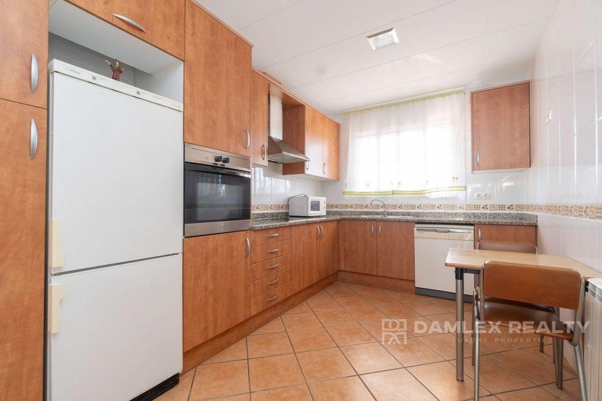 4 slaapkamer Villa te koop in Lloret de Mar met garage - € 320.000 (Ref: 8044233)