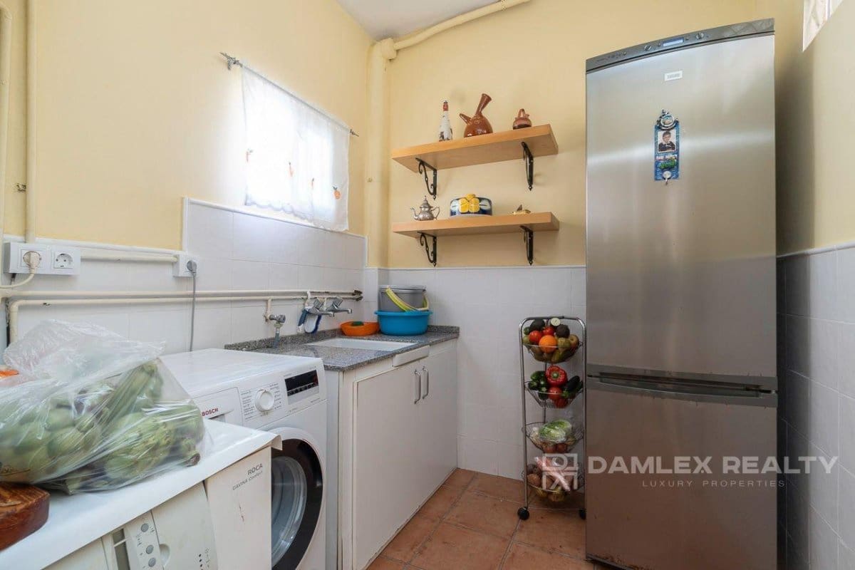 4 slaapkamer Villa te koop in Lloret de Mar met garage - € 320.000 (Ref: 8044233)