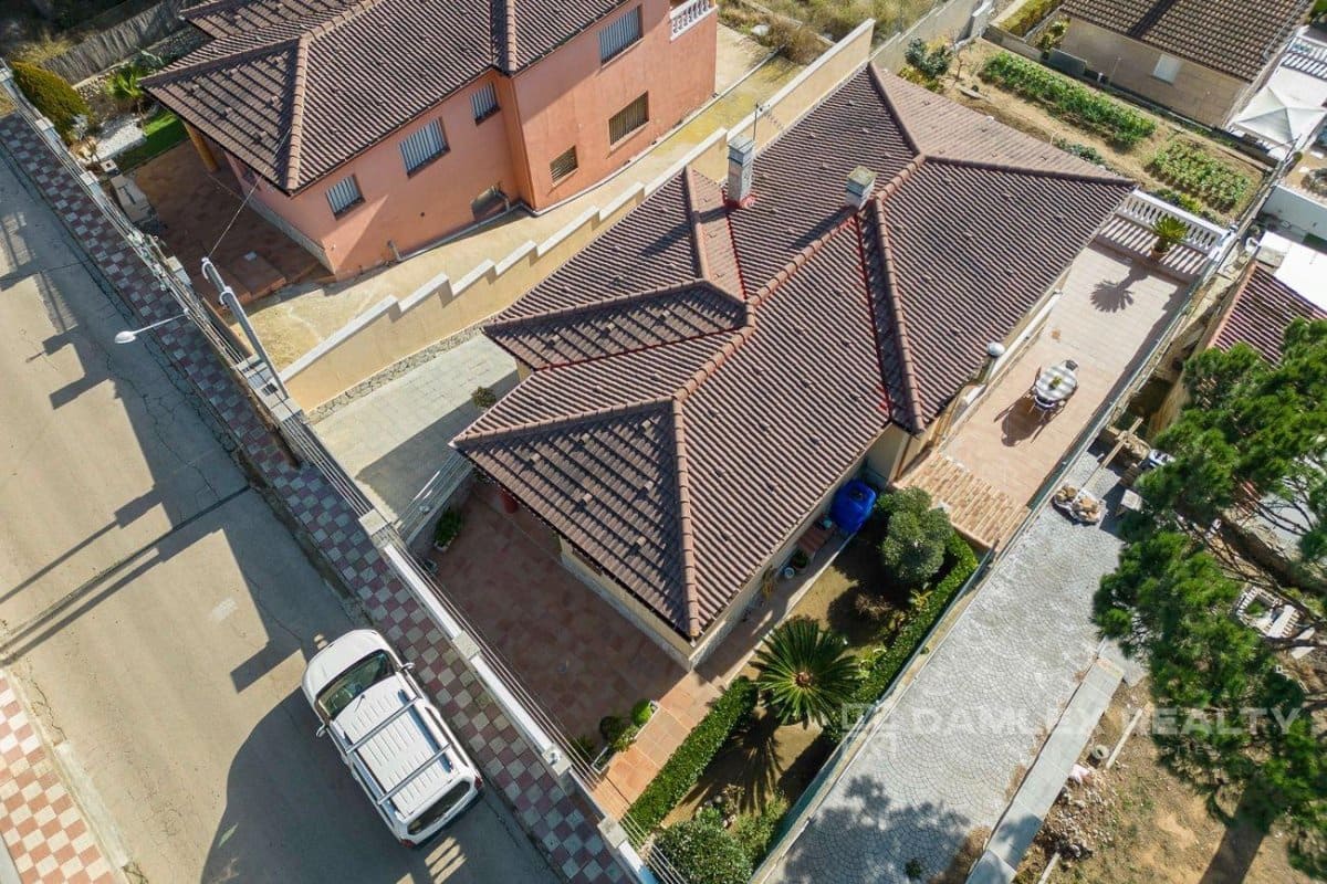 4 slaapkamer Villa te koop in Lloret de Mar met garage - € 320.000 (Ref: 8044233)