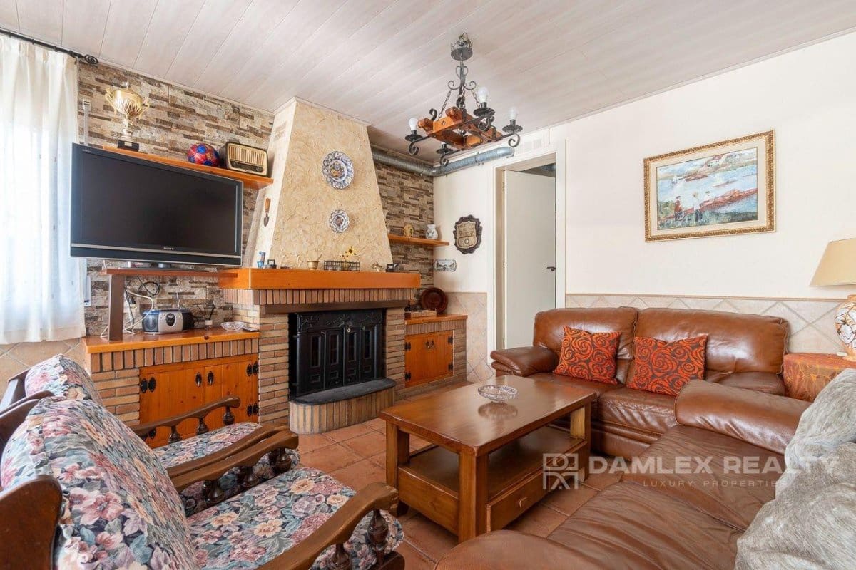 4 slaapkamer Villa te koop in Lloret de Mar met garage - € 320.000 (Ref: 8044233)