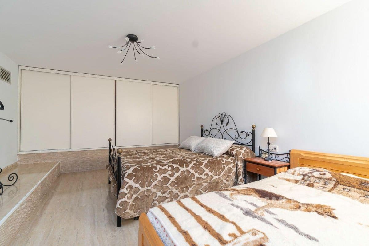 4 slaapkamer Villa te koop in Lloret de Mar met garage - € 320.000 (Ref: 8044233)