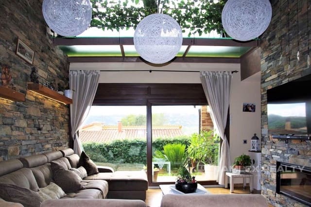 Chalet de 4 habitaciones en Santa Cristina d'Aro en venta con piscina - 980.000 € (Ref: 8097707)