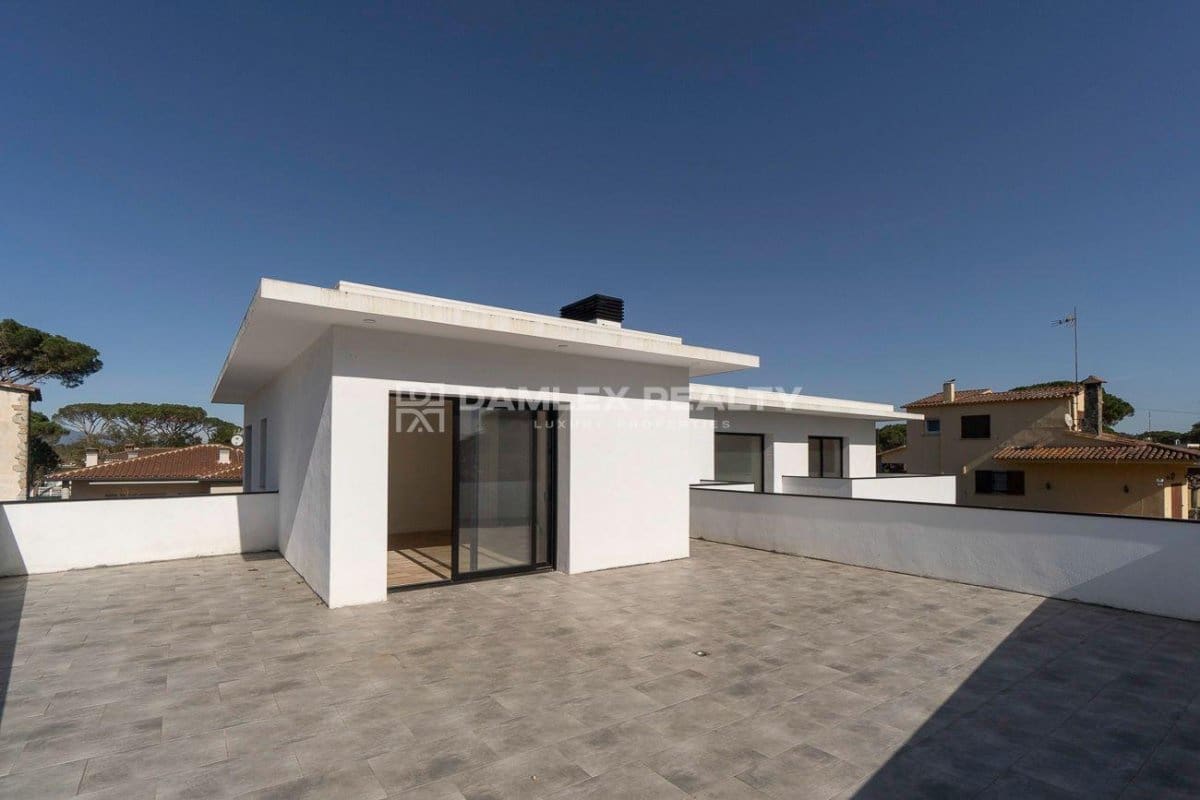 4 slaapkamer Villa te koop in Vidreres - € 750.000 (Ref: 8135925)