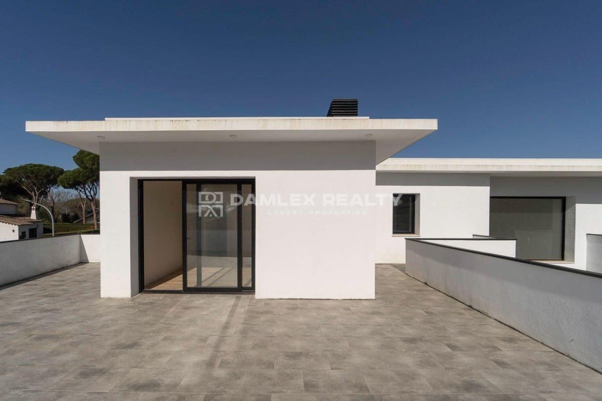 4 slaapkamer Villa te koop in Vidreres - € 750.000 (Ref: 8135925)