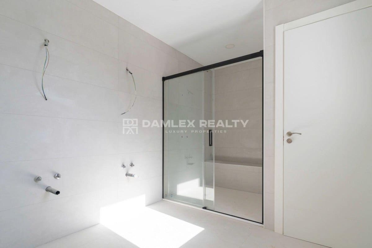 4 slaapkamer Villa te koop in Vidreres - € 750.000 (Ref: 8135925)