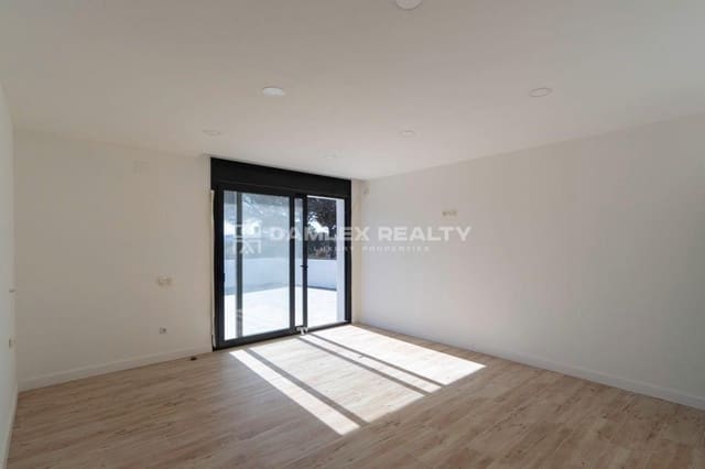 4 bedroom Villa for sale in Vidreres - € 750,000 (Ref: 8135925)