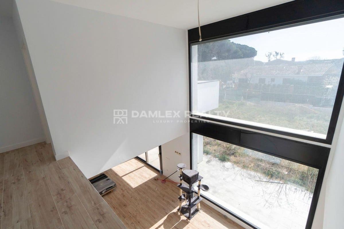 4 slaapkamer Villa te koop in Vidreres - € 750.000 (Ref: 8135925)