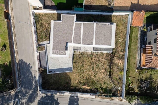 4 bedroom Villa for sale in Vidreres - € 750,000 (Ref: 8135925)