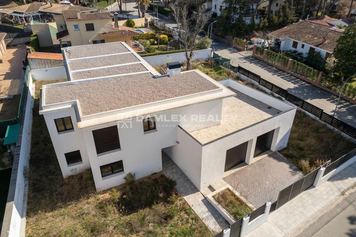 4 slaapkamer Villa te koop in Vidreres - € 750.000 (Ref: 8135925)