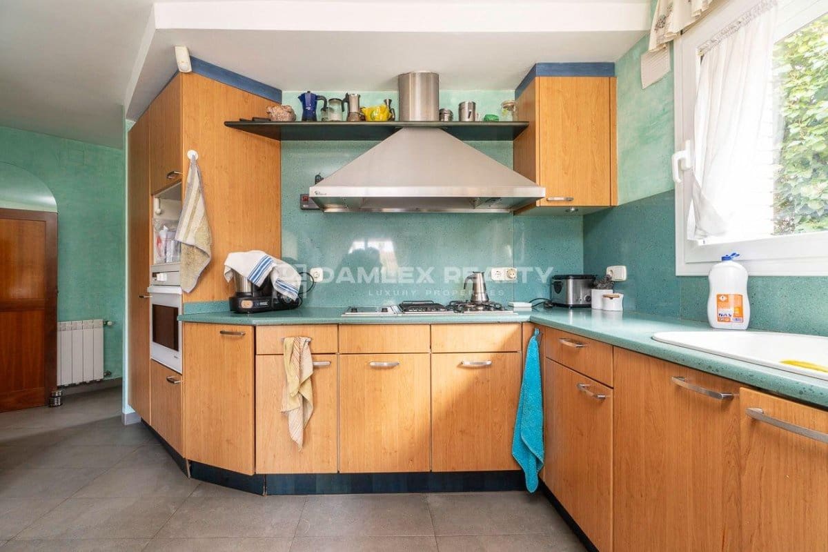 6 bedroom Villa for sale in Palamos with pool - € 899,000 (Ref: 8142993)