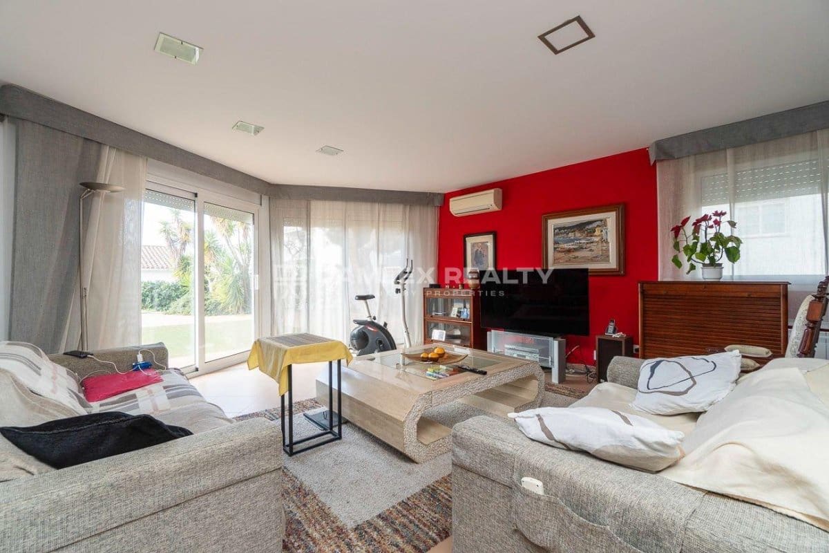 6 bedroom Villa for sale in Palamos with pool - € 899,000 (Ref: 8142993)