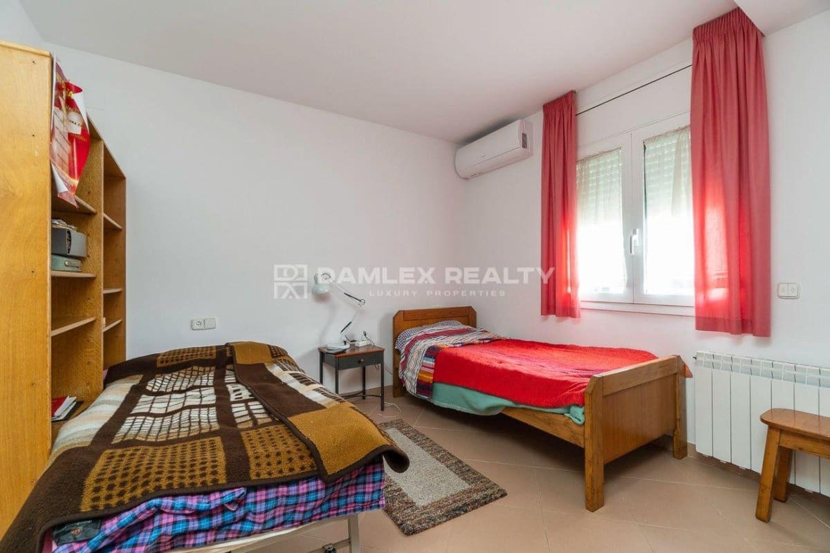 6 bedroom Villa for sale in Palamos with pool - € 899,000 (Ref: 8142993)