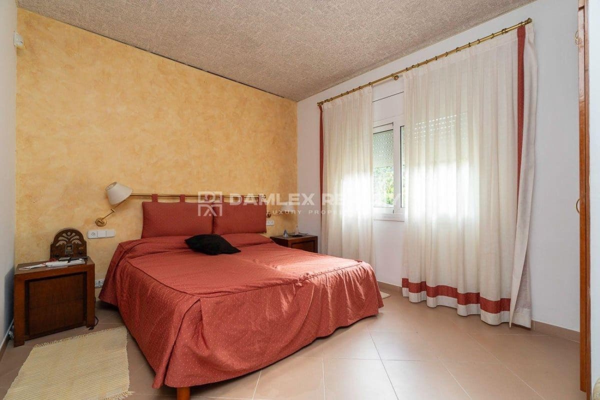 6 bedroom Villa for sale in Palamos with pool - € 899,000 (Ref: 8142993)