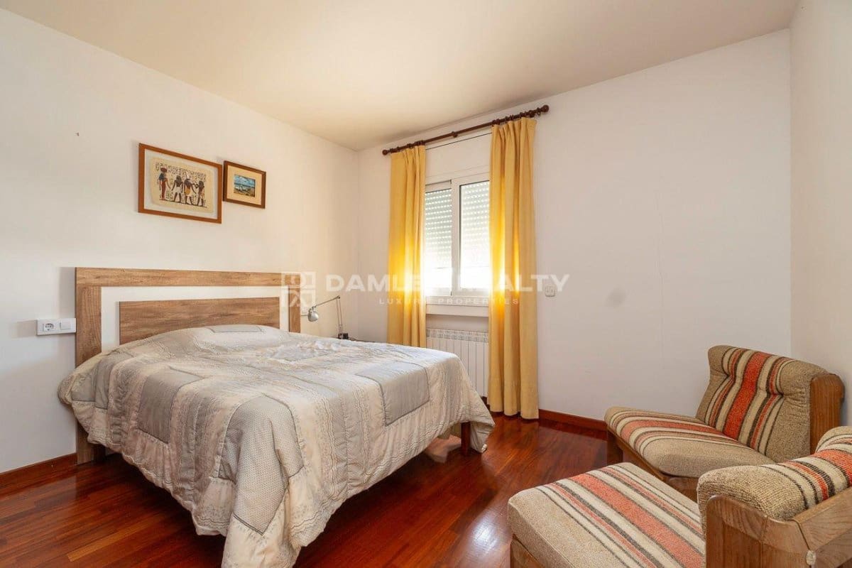 6 bedroom Villa for sale in Palamos with pool - € 899,000 (Ref: 8142993)